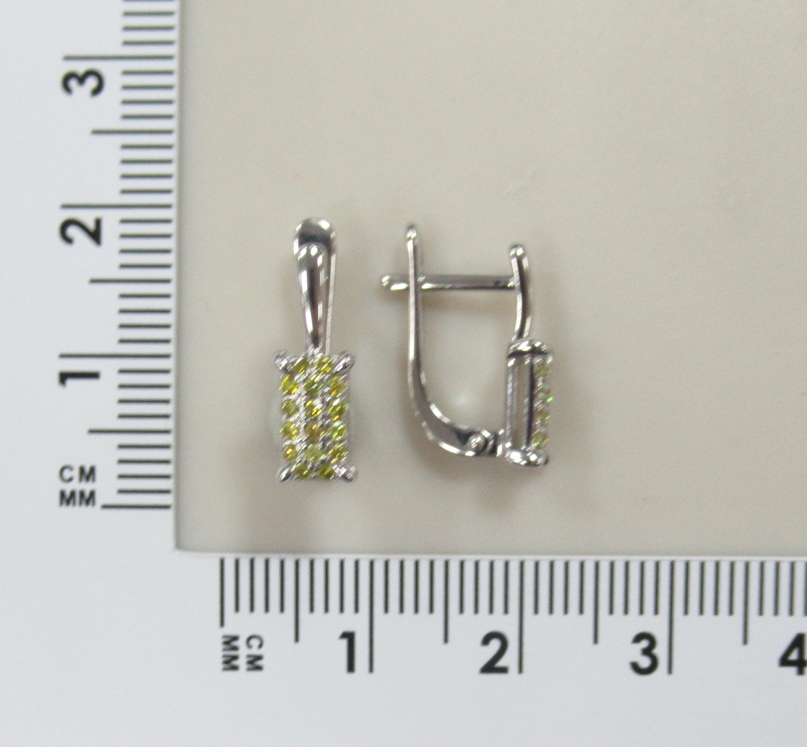 Серьги из белого золота с желтыми бриллиантами